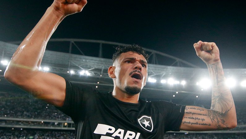 Fez sucesso: Botafogo vende 1.500 itens de Tiquinho Soares em duas horas