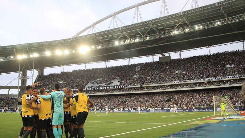 Casimiro elogia Botafogo em vitória sobre o Coritiba: ‘Encantou. Os caras são 11 cavalos’