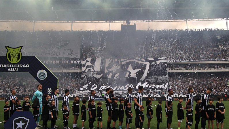 Nada de olhar retrovisor: torcida do Botafogo deve focar integralmente no próprio caminho