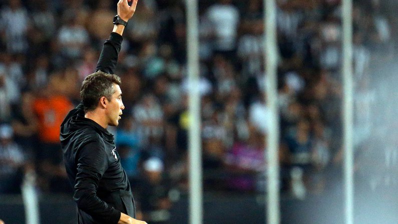 Comentaristas analisam ideia de Bruno Lage, mas apontam: ‘Essência desse Botafogo é velocidade pelos lados. Não tem como mudar’