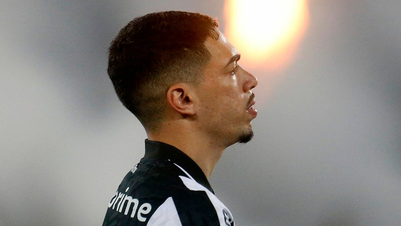 Com novo contrato, Botafogo aumenta salário de Hugo e eleva multa rescisória para R$ 530 milhões