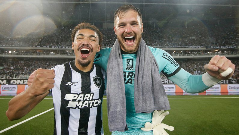 Textor se reúne com empresário de Adryelson e Lucas Perri sobre transferência do Botafogo para o Lyon