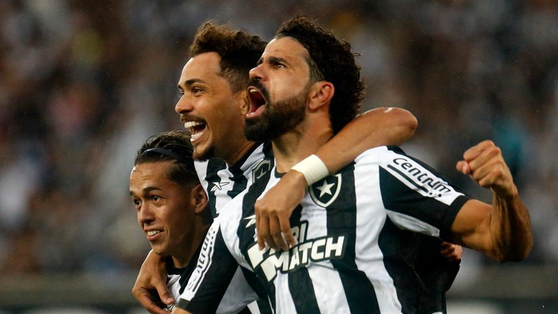 Pitacos: Botafogo dá boas respostas quando é colocado em dúvida; esse time é diferente