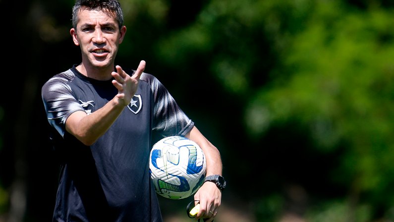 Semelhanças? Bruno Lage pode se inspirar em Marinho Peres no Botafogo