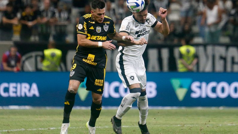 Mansur ‘se assusta em dois momentos’ do Botafogo, mas diz: ‘Se desempenho é coincidência, é cedo para apertar botão do pânico’
