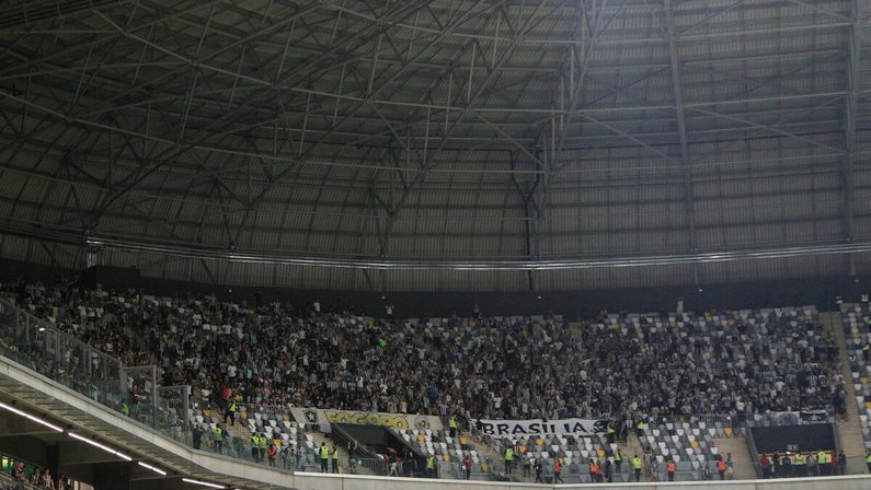 Com ingressos caríssimos, torcida do Botafogo foi 4,3% do público total contra Atlético-MG e gerou quase 12% da renda na Arena MRV
