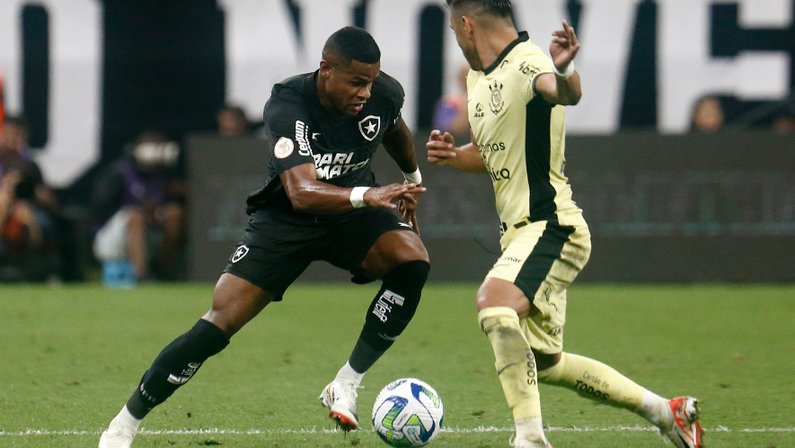 Júnior Santos ressalta ‘gordura’ do Botafogo e pede para torcida seguir junto: ‘É hora de apoiar, ninguém acreditava na gente e chegamos aqui por mérito’