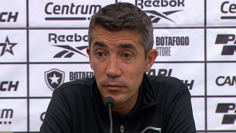 Bruno Lage compara gramado da Arena MRV a ‘campo de batatas’ e analisa atuação do Botafogo contra o Atlético-MG: ‘Fomos a melhor equipe’