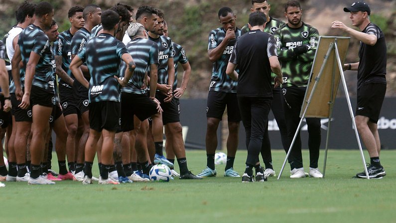 Botafogo tem jogadores mapeados para 2024, mas posição no Brasileirão pode direcionar planejamento por reforços