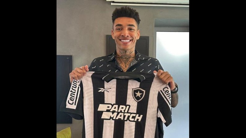 Futuro reforço alvinegro, Igor Jesus aparece em foto com a camisa do Botafogo