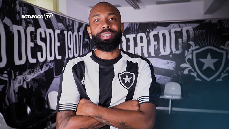 Botafogo anuncia compra de Chay até 2024