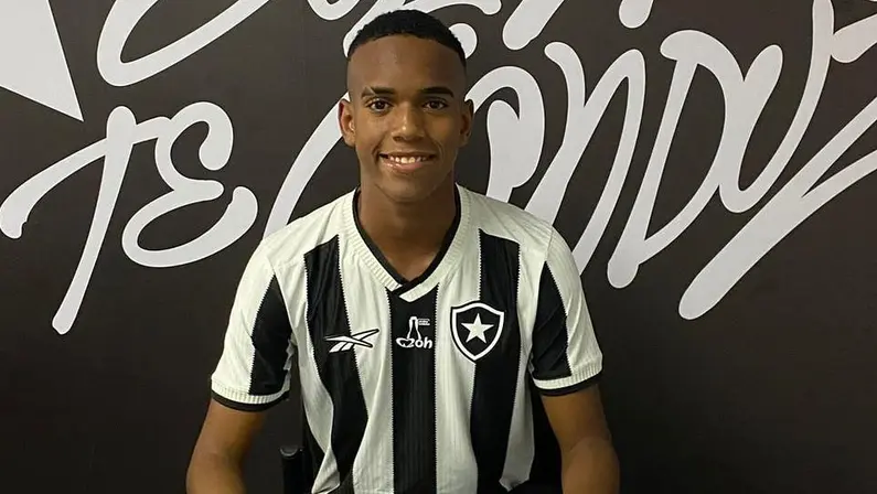 Ex-clube de Newton anuncia empréstimo de meia de 20 anos para o Botafogo