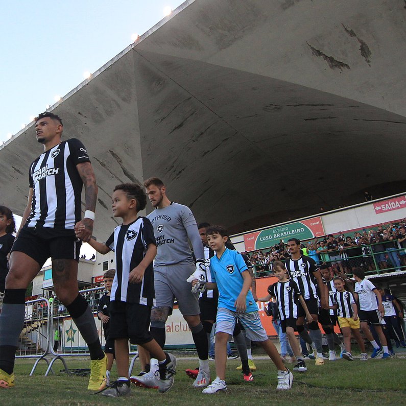 Pitacos: críticas a Luís Castro são justas no Botafogo, mas não podem se restringir a ele