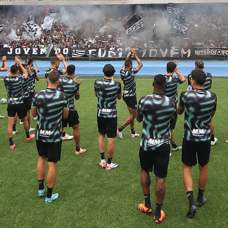 Espetacular! Com apoio de 7 mil torcedores, Botafogo faz treino aberto com clima de jogo no Nilton Santos