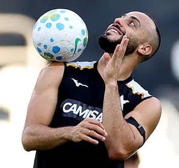 Arthur Cabral treina no lugar de Tiquinho e deve ser titular no Botafogo contra o Remo