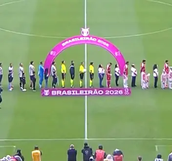 Jogador importante 'chutando tudo' e cobranças: bicho 'pegou fogo' no vestiário do Botafogo após derrota para o Inter, diz canal