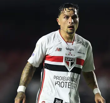 Empresários creem em negociação com Botafogo para Artur ficar no São Paulo; atacante topa reduzir salário