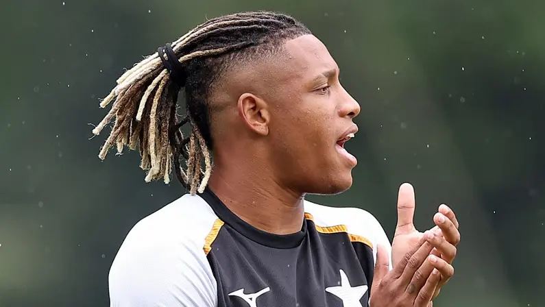 Convocado, Danilo deve desfalcar Botafogo contra o Corinthians, que vê igualdade por perder André