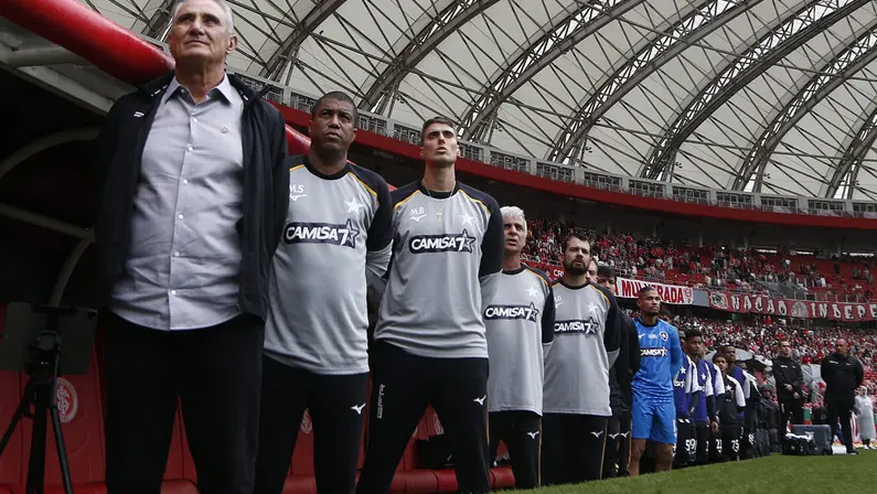 Tite, Marcelo Salles e Matheus Bacchi em Internacional x Botafogo | Campeonato Brasileiro 2026
