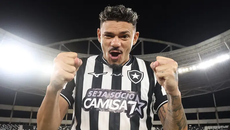 Com contrato com Botafogo até dezembro, Tiquinho não pensa em parar: ‘Enquanto eu tiver lenha para queimar vou dar muito trabalho ainda’