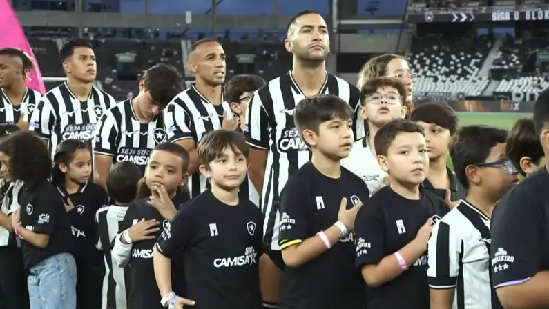 Elenco e Ziyech em Botafogo x Chapecoense | Campeonato Brasileiro 2026