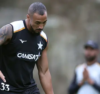 Lucas Monzón treina e pode ser mais um reforço do Botafogo contra o Internacional
