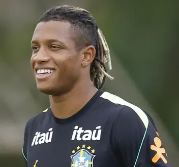 Danilo é convocado para a Seleção Brasileira; Lucas Perri e Jair, ex-Botafogo, são chamados